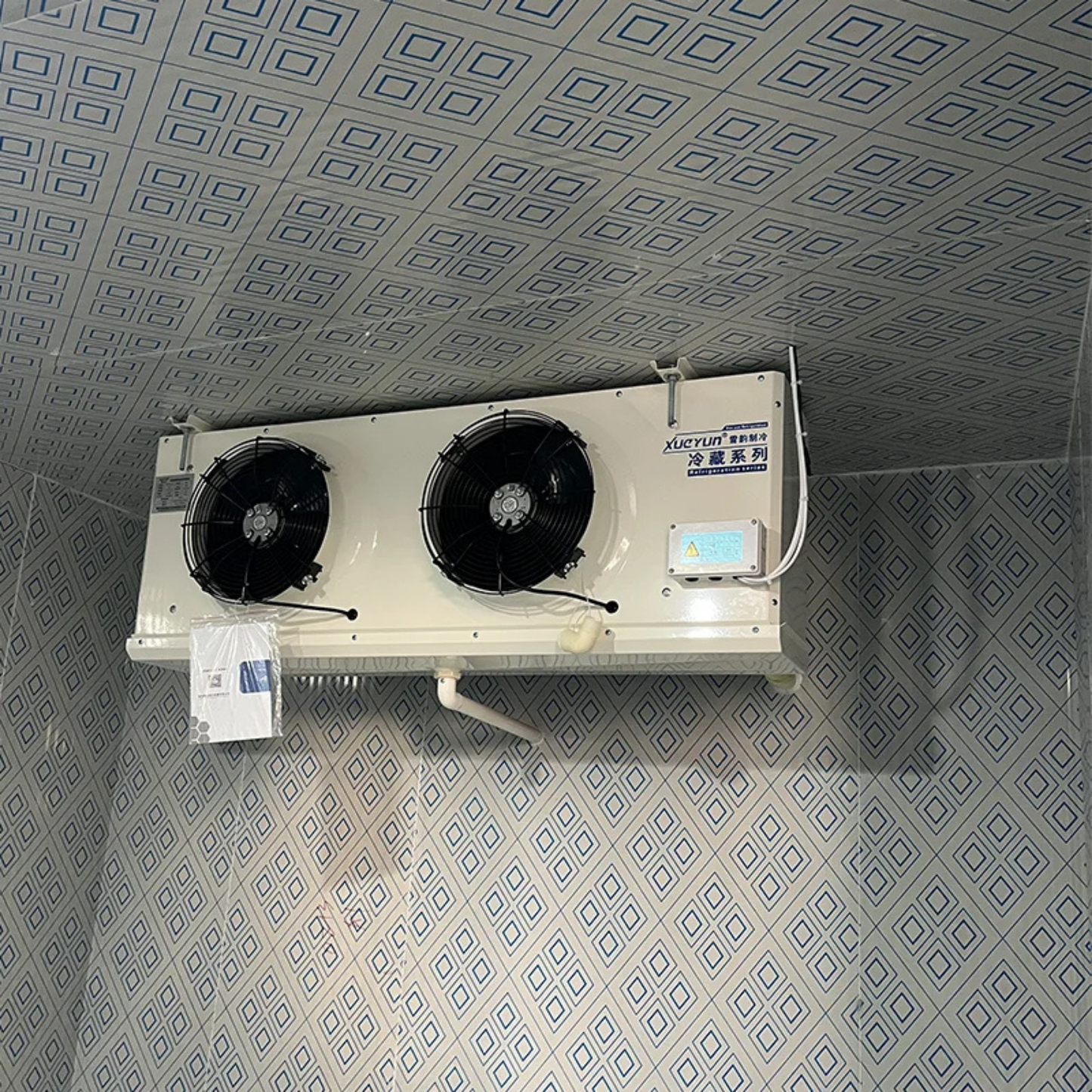 Solar-Powered Walk-In Cold Room - Energy Efficient Refrigeration