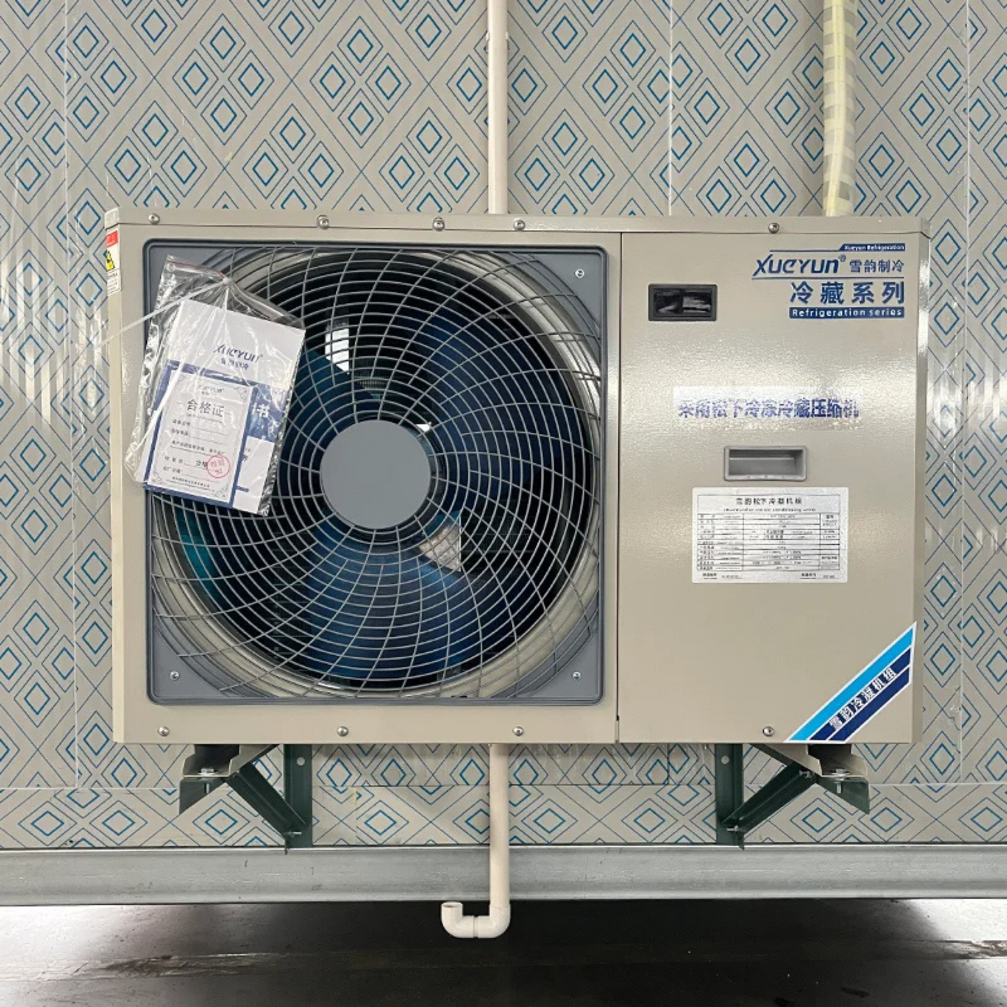 Solar-Powered Walk-In Cold Room - Energy Efficient Refrigeration