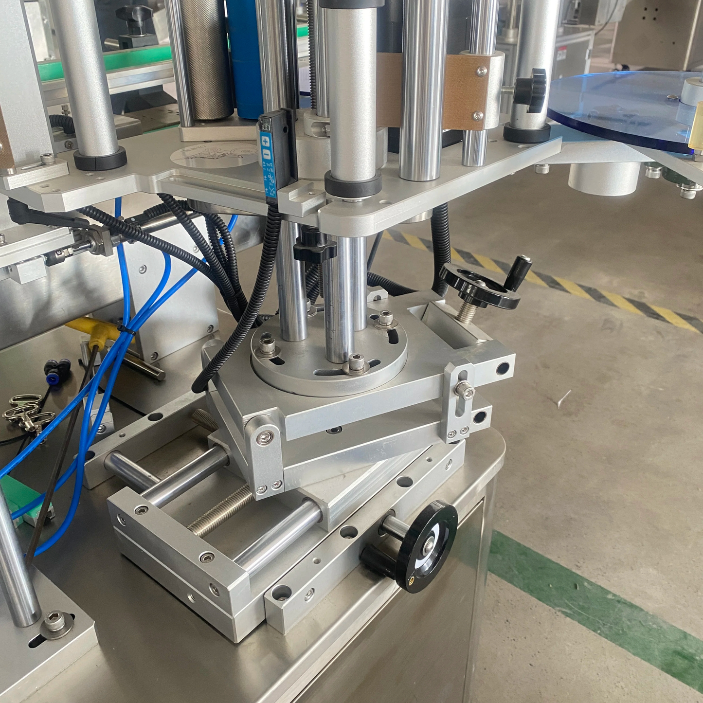 CE Certified Automatic Square Bottle Wrap-Around Labeling Machine System