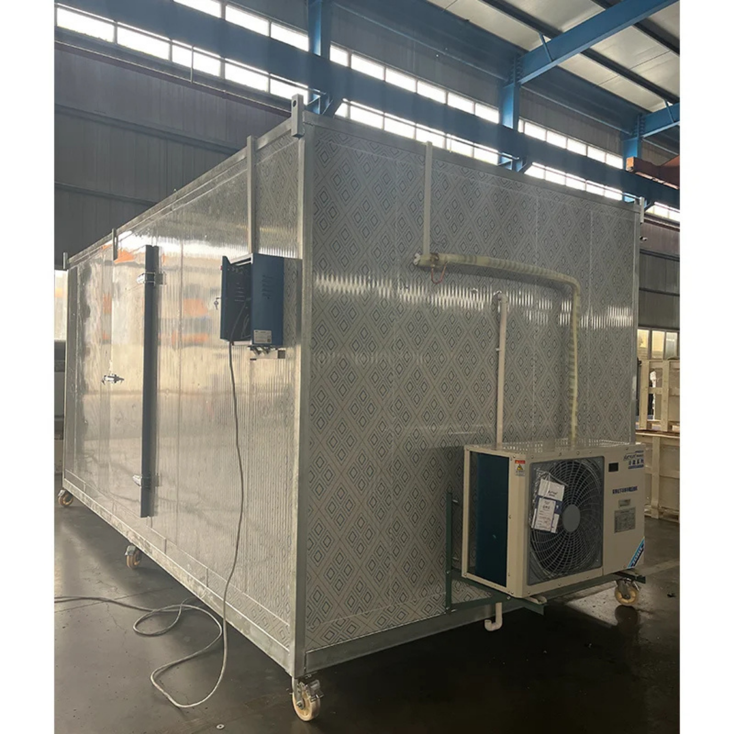 Solar-Powered Walk-In Cold Room - Energy Efficient Refrigeration