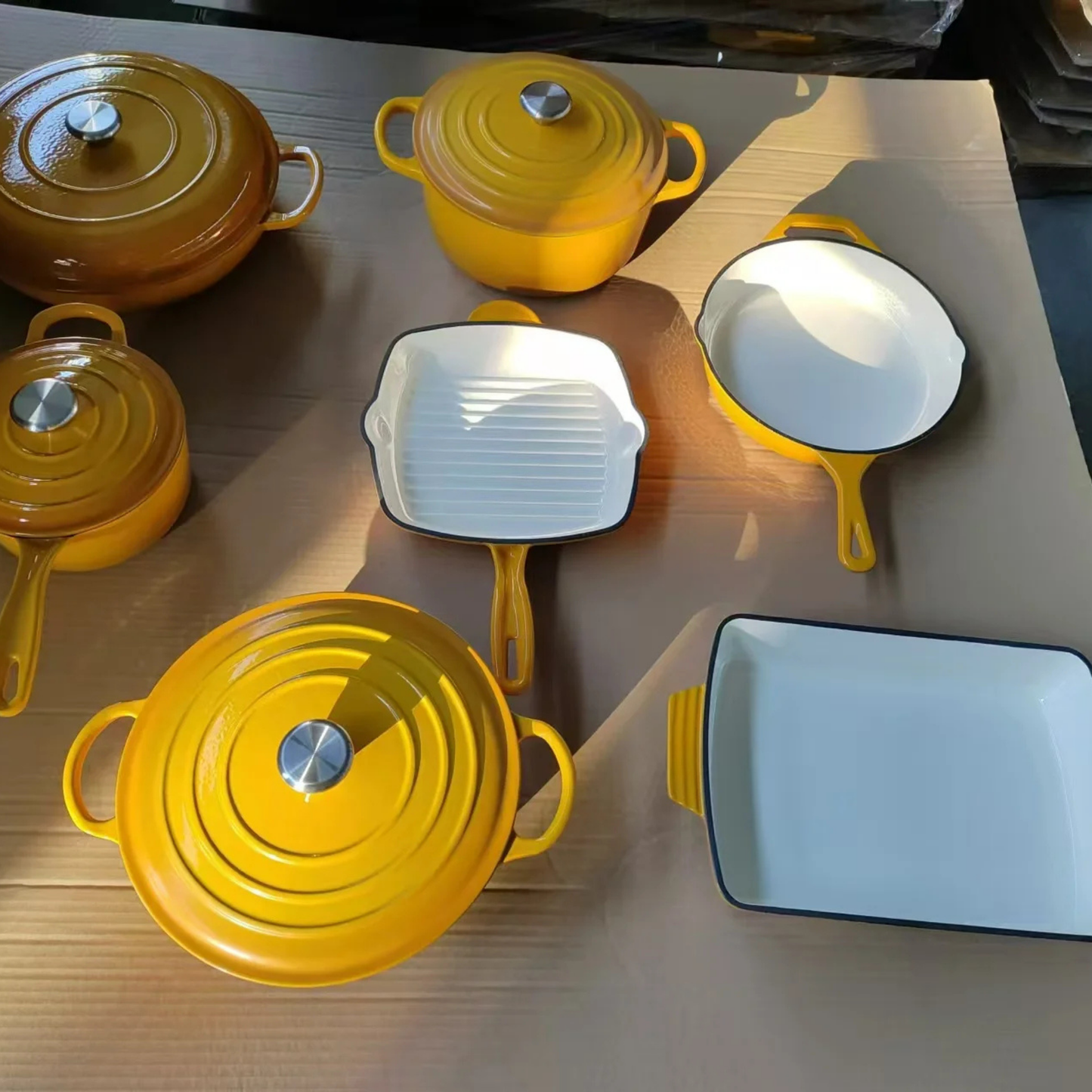 Cast Iron Cookware Set – Non-Stick Enamel Dutch Oven & Pots